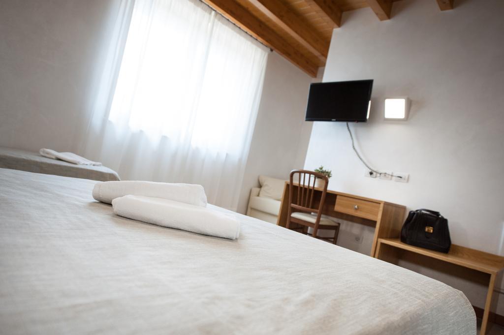 Agriturismo B&B Corte Tonolli Valeggio sul Mincio Rom bilde