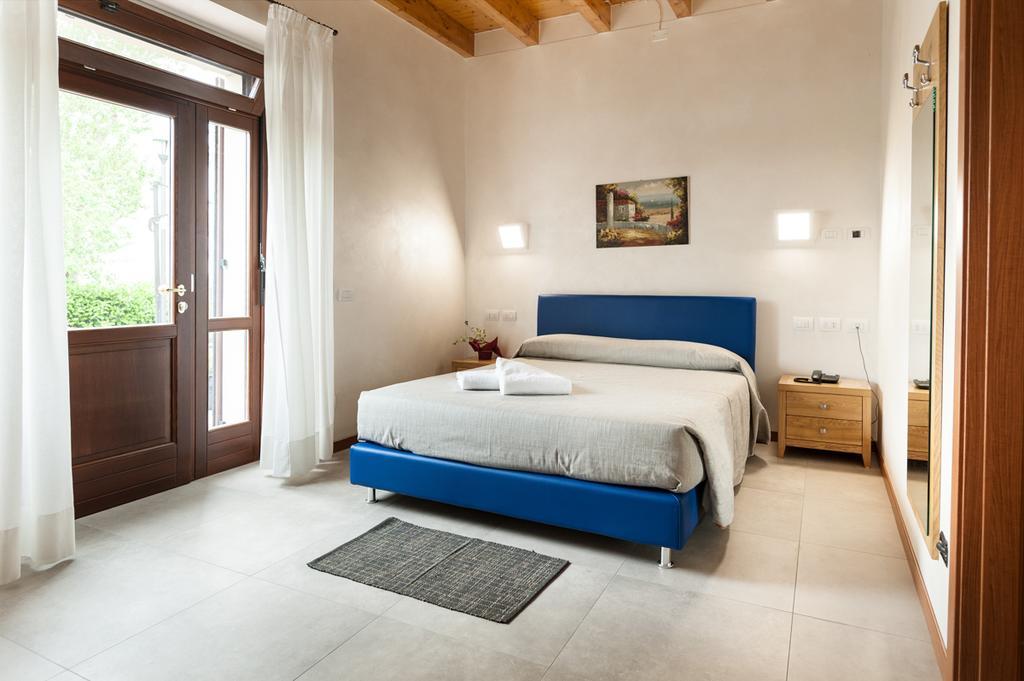Agriturismo B&B Corte Tonolli Valeggio sul Mincio Rom bilde