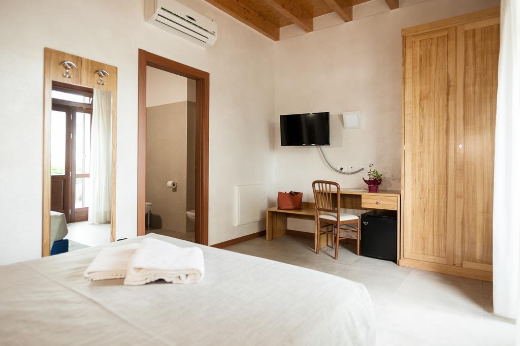 Agriturismo B&B Corte Tonolli Valeggio sul Mincio Rom bilde